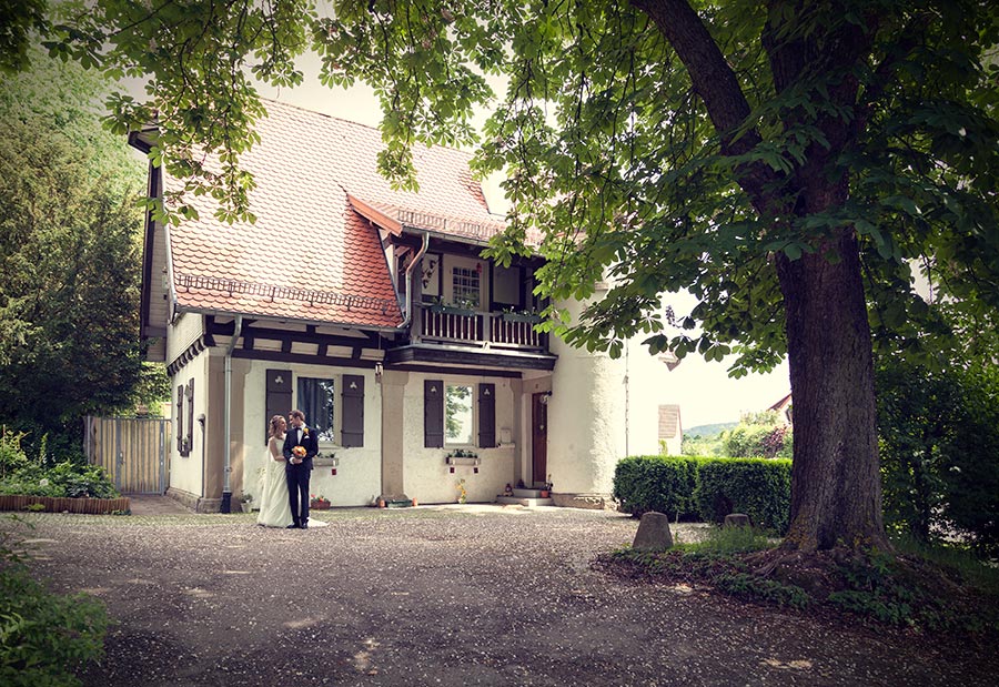Hochzeitsfotograf Herrenberg, im Park des Erholungsheims in Gültstein